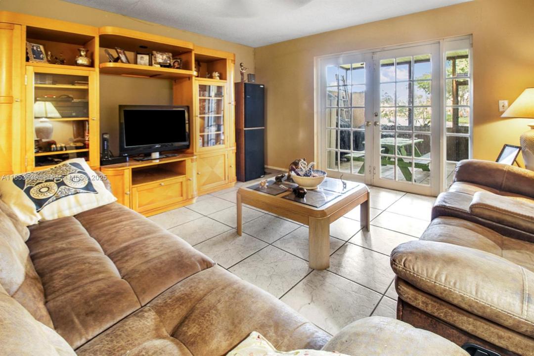 9351 NW 14th Ct 247, Pembroke Pines, Florida 33024, Estados Unidos