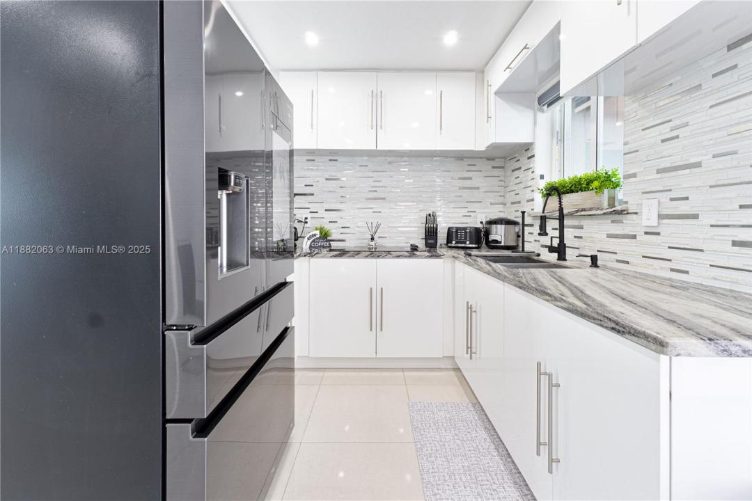8031 NW 175th St 3, Hialeah, פלורידה 33015, ארצות הברית של אמריקה