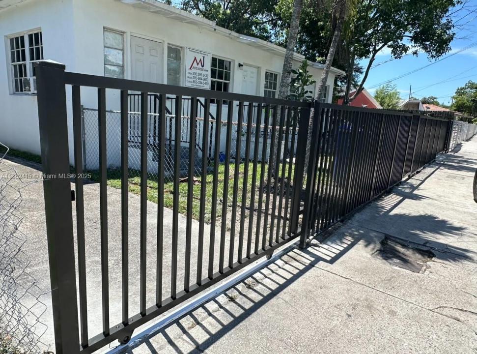 3041 NW 10th Ave, Miami, פלורידה 33127, ארצות הברית של אמריקה 