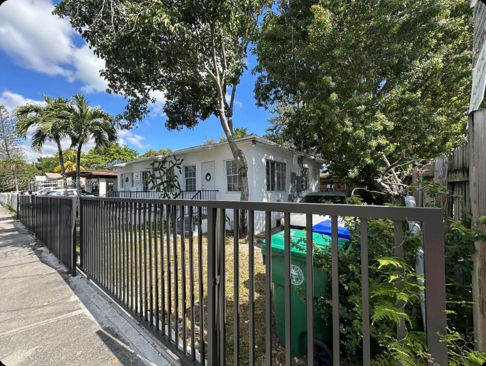 3041 NW 10th Ave, Miami, פלורידה 33127, ארצות הברית של אמריקה 