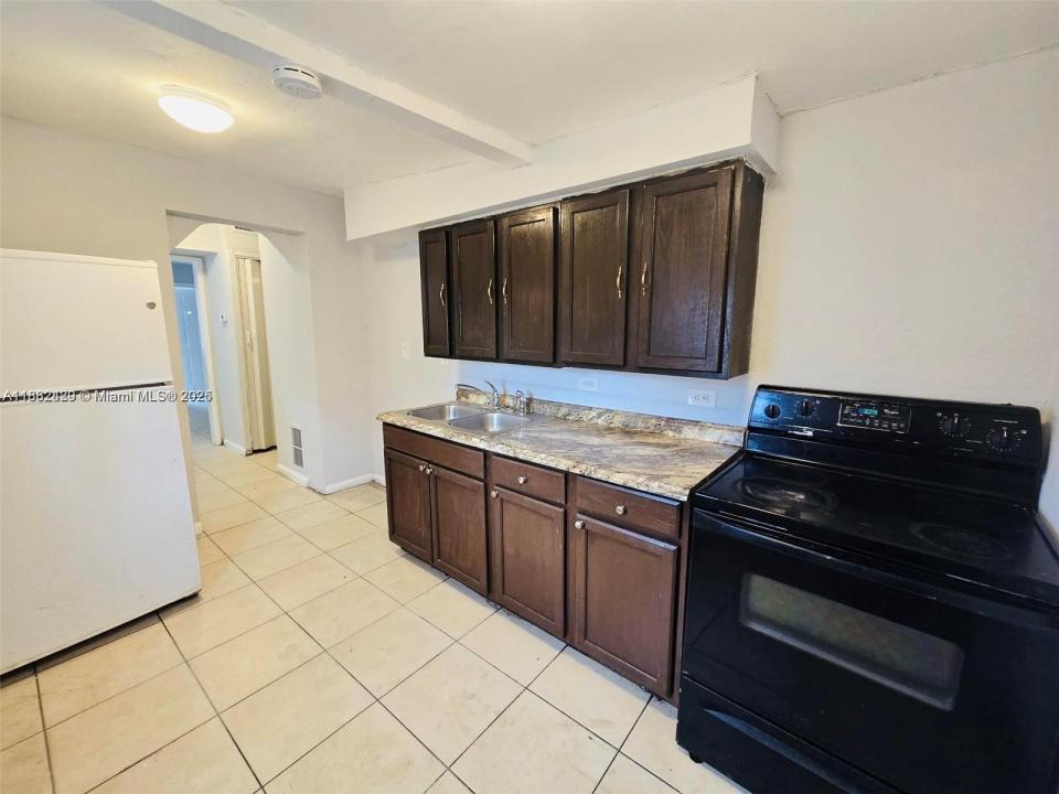 2724 NW 7th St, Fort Lauderdale, פלורידה 33311, ארצות הברית של אמריקה 