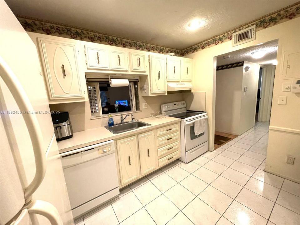 4151 NW 41st St 201, Lauderdale Lakes, 플로리다 33319, 미국