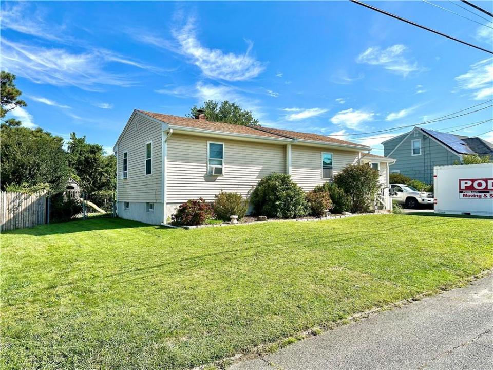 100 Robert Gray Avenue, Tiverton, ロードアイランド 02878, アメリカ合衆国