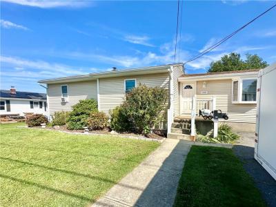 100 Robert Gray Avenue, Tiverton, ロードアイランド 02878, アメリカ合衆国