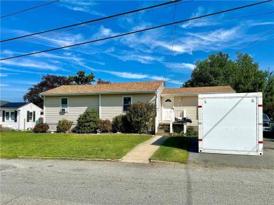 100 Robert Gray Avenue, Tiverton, ロードアイランド 02878, アメリカ合衆国