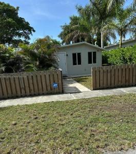 37 SW 12th St 1-4, Dania Beach, Florida 33004, USA