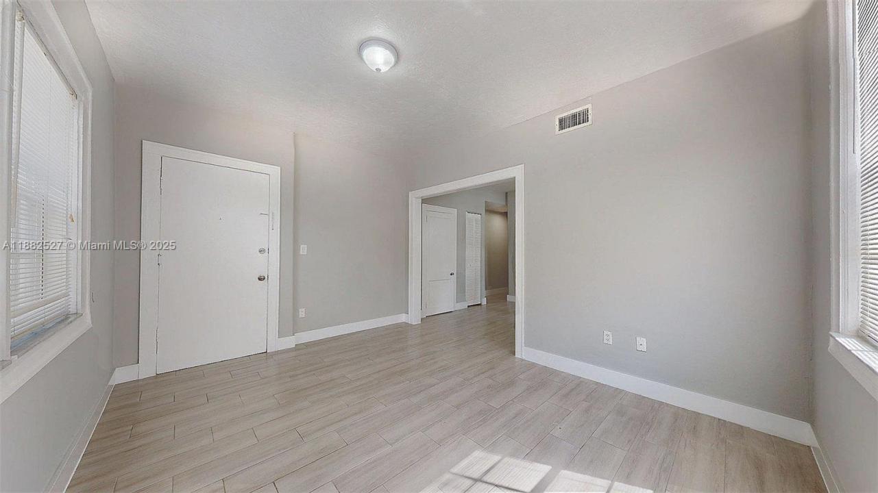 433 NW 25th Ave 1, Miami, Florida 33125, USA