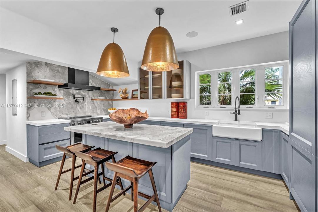 856 Tyler St, Hollywood, Floryda 33019, USA