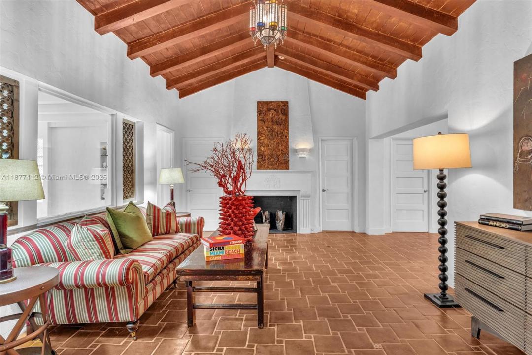 856 Tyler St, Hollywood, Floryda 33019, USA