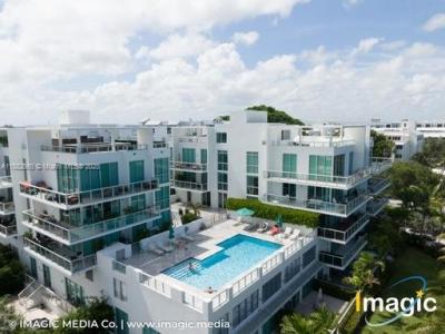 720 NE 62nd St 402, Miami, Florida 33138, USA