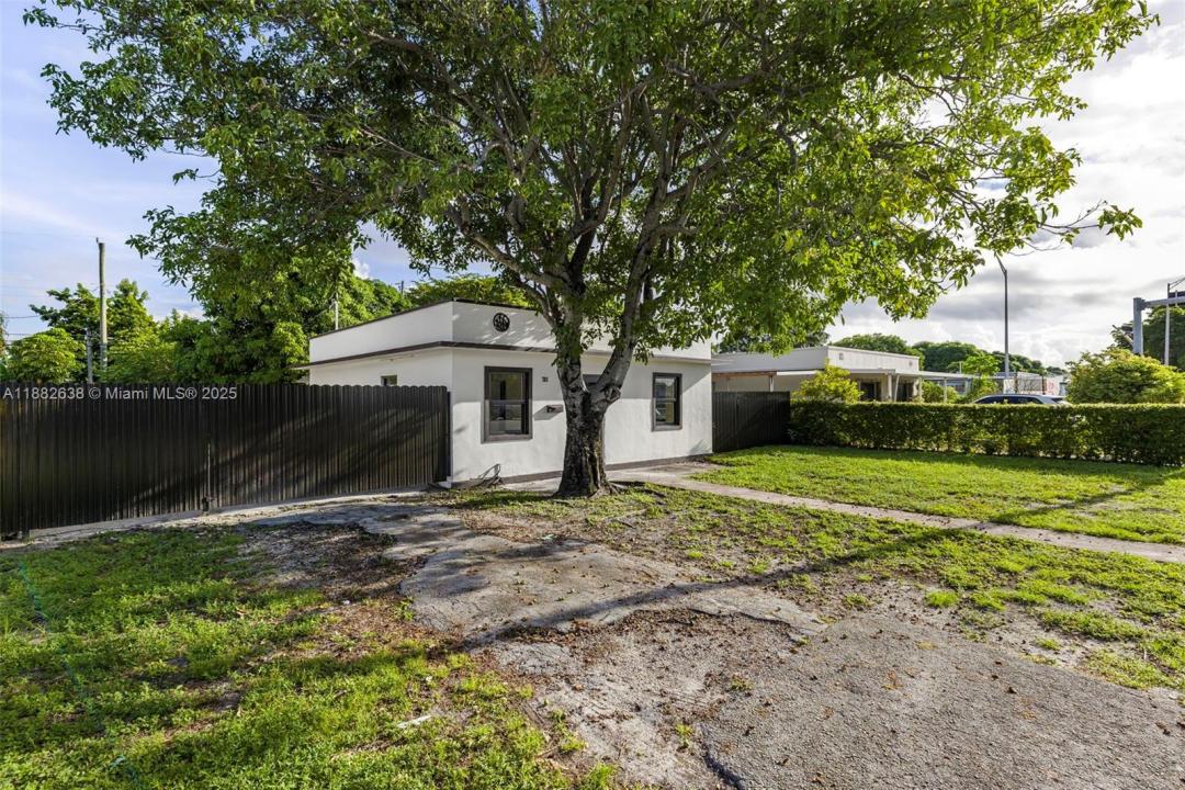 783 E 17th St, Hialeah, Florida 33010, Stati Uniti