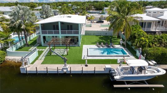 889 Ellen Dr, Key Largo, Florida 33037, USA