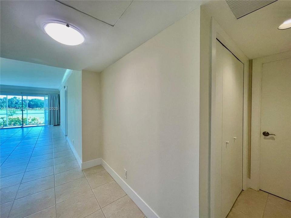 2950 N Palm Aire Dr 105, Pompano Beach, Florida 33069, Estados Unidos