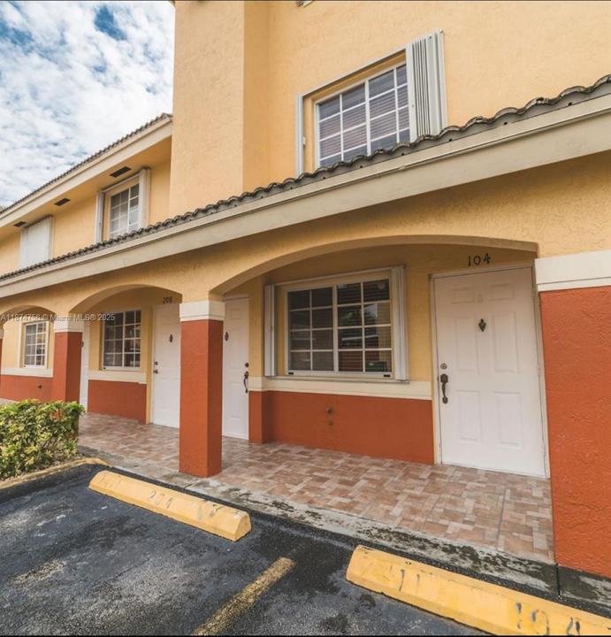 7411 W 22nd Ave 104, Hialeah, Florida 33016