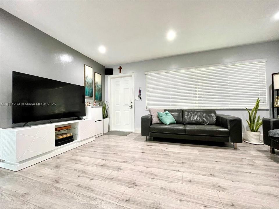 3860 NW 59th Ave, Virginia Gardens, Floride 33166, États-Unis