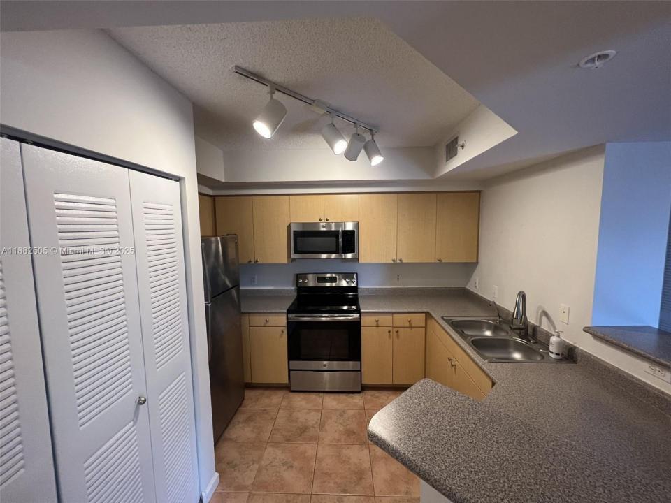 1919 Van Buren St 408A, Hollywood, 佛羅里達州 33020, 美國