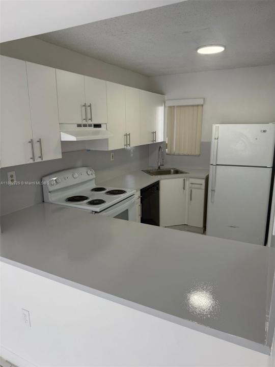 2680 W 76 Street 204, Hialeah, 佛罗里达州 33016, 美国