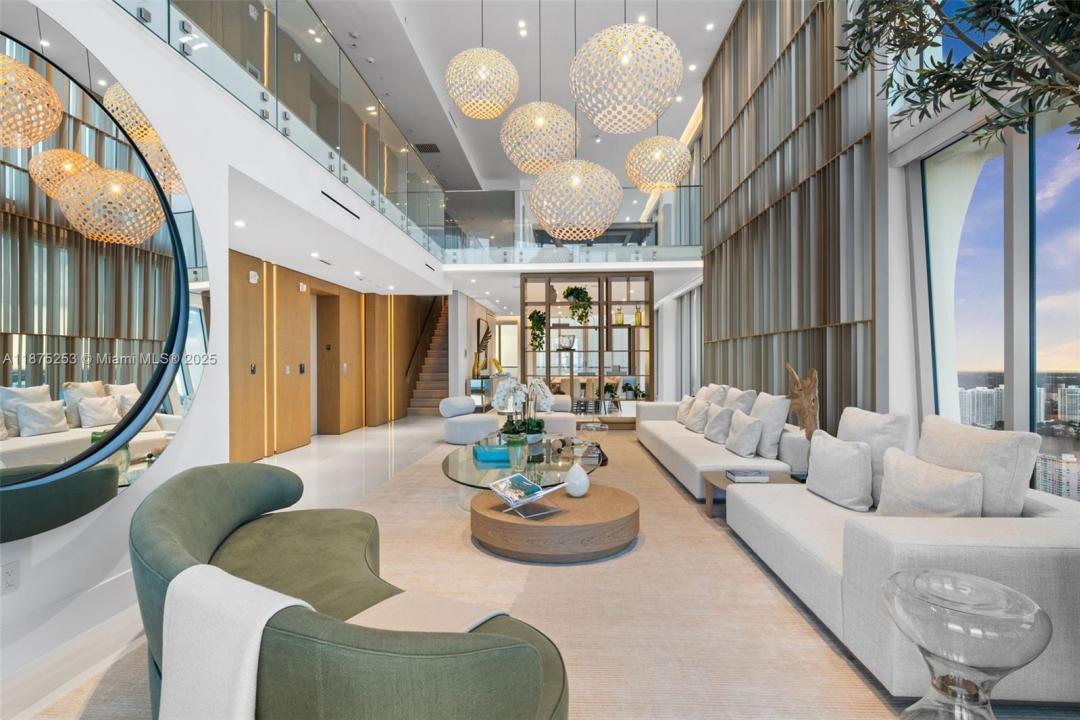 16901 Collins Ave 5105, Sunny Isles Beach, Floryda 33160, USA