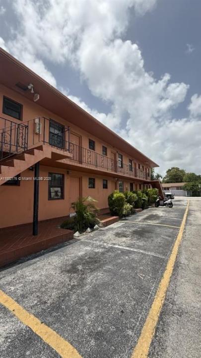 1716 NW 19th St, Miami, Florida 33125