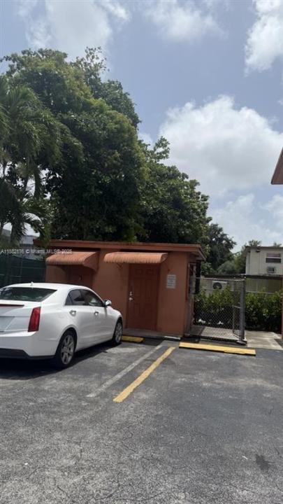 1716 NW 19th St, Miami, Florida 33125