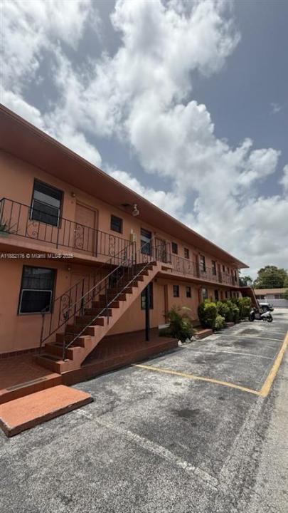 1716 NW 19th St, Miami, Florida 33125