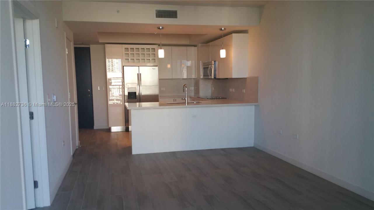 999 SW 1st Ave 2208, Miami, Флорида 33130, Соединенные Штаты