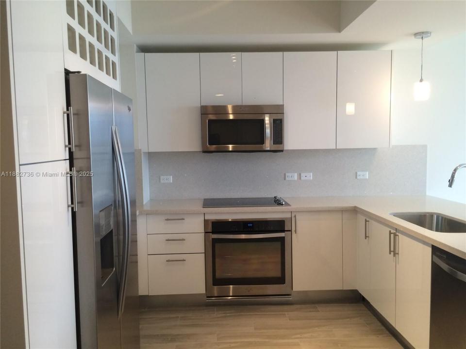 999 SW 1st Ave 2208, Miami, Флорида 33130, Соединенные Штаты