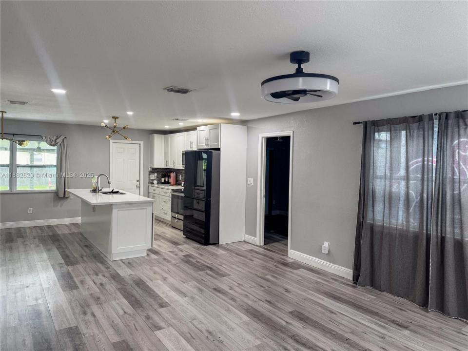 4710 SW 18th St 1, West Park, フロリダ 33023, アメリカ合衆国