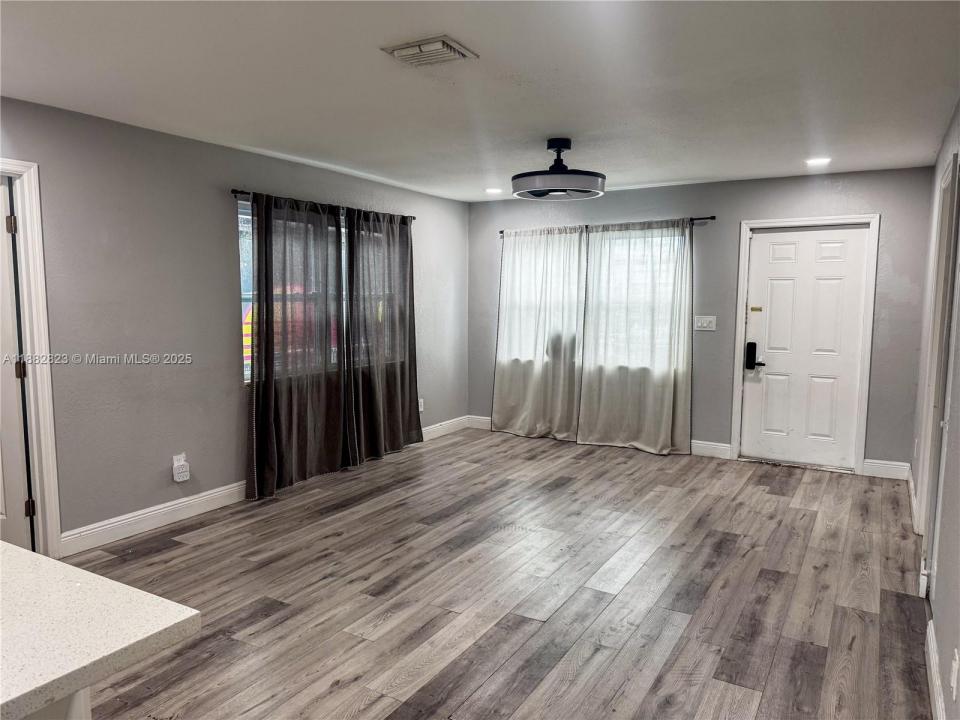 4710 SW 18th St 1, West Park, フロリダ 33023, アメリカ合衆国