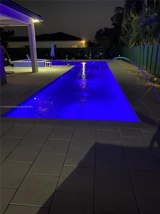 8250 SW 188th Ter, Cutler Bay, Floryda 33157, USA