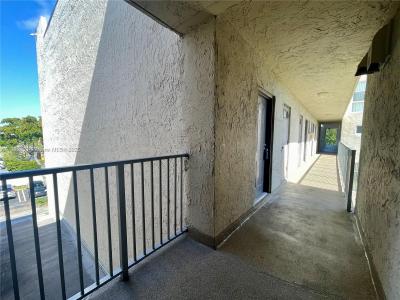 10900 SW 104th St 308, Miami, Florida 33176, USA