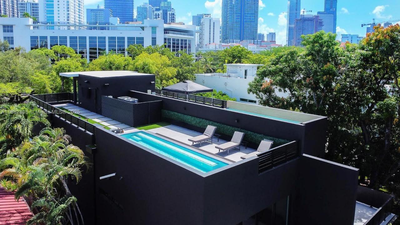420 SW 15th Rd, Miami, Florida 33129, USA