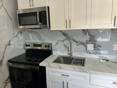 2674 W 1st Ave 2, Hialeah, Florida 33010, USA