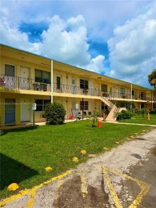 71 NW 76th St 6, Miami, Florida 33150, USA