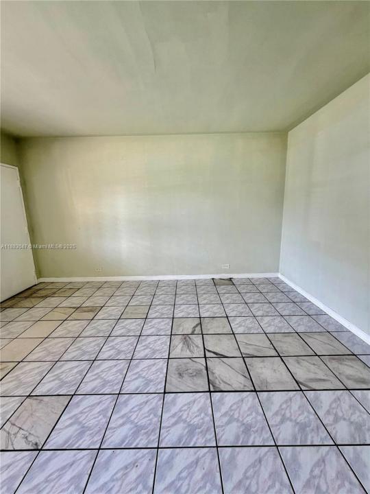 71 NW 76th St 6, Miami, 佛羅里達州 33150, 美國