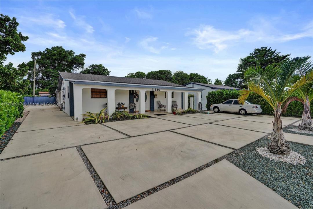 11220 SW 2nd St, Sweetwater, פלורידה 33174, ארצות הברית של אמריקה 