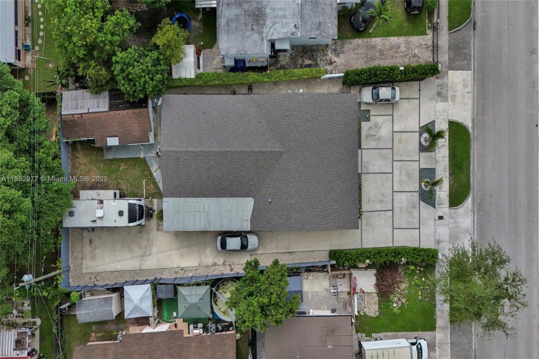 11220 SW 2nd St, Sweetwater, פלורידה 33174, ארצות הברית של אמריקה 