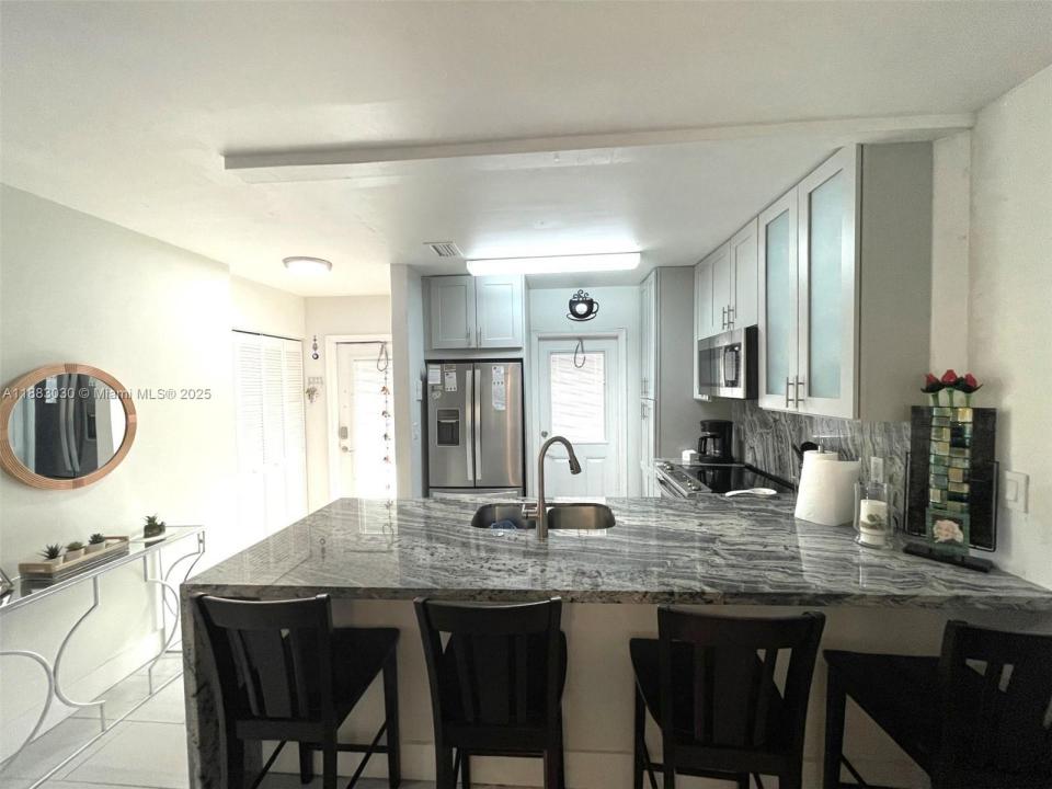 5103 NW 35th St 402, Lauderdale Lakes, Florida 33319, Estados Unidos