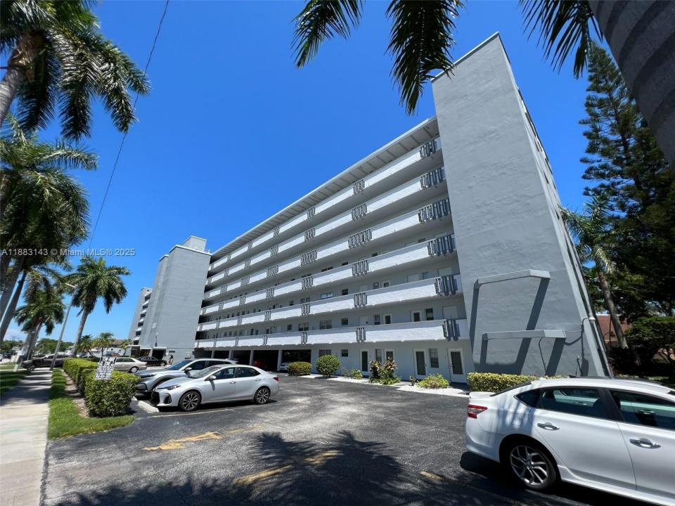 1000 NE 14th Ave 207, Hallandale Beach, Florida 33009, Stati Uniti