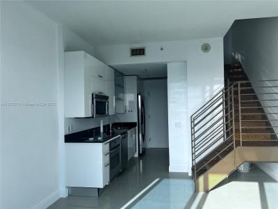 60 SW 13th St 1417, Miami, Florida 33130, USA