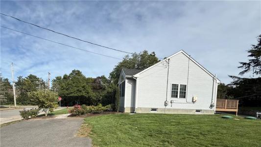 4 Village Road, Westerly, Rhode Island 02808, USA