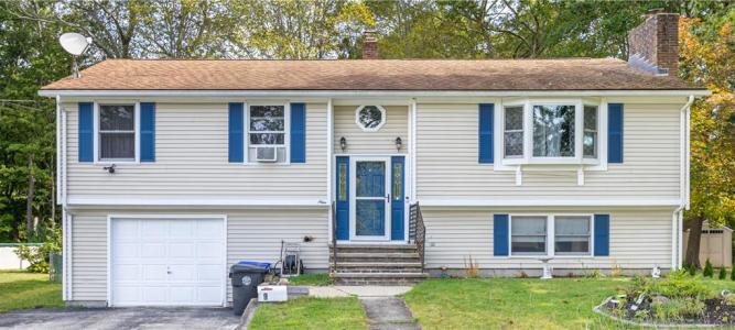9 Regnaiere Court, West Warwick, RI 02893, USA