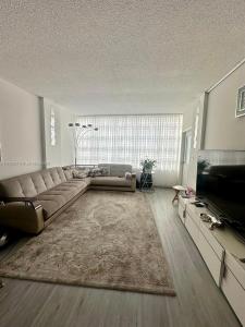 1825 S Ocean Dr PH-6, Hallandale Beach, Florida 33009, USA