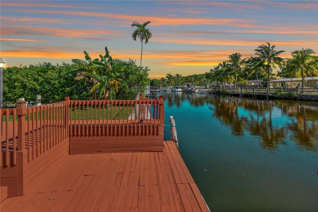 1850 Hibiscus Dr, North Miami, פלורידה 33181, ארצות הברית של אמריקה 