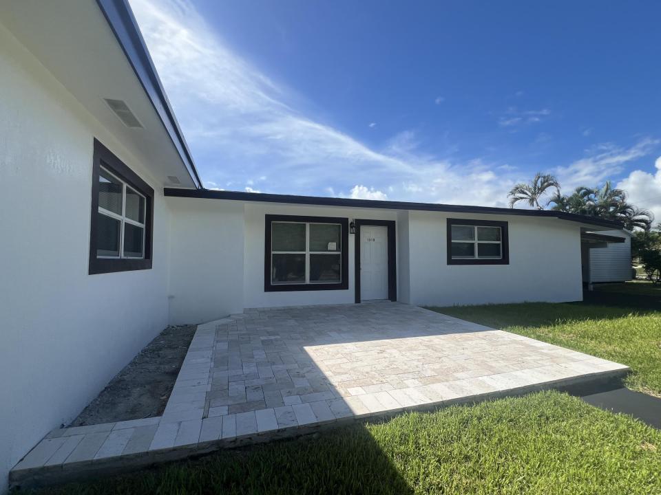 1319 Crest Drive, Lake Worth Beach, Florida 33461