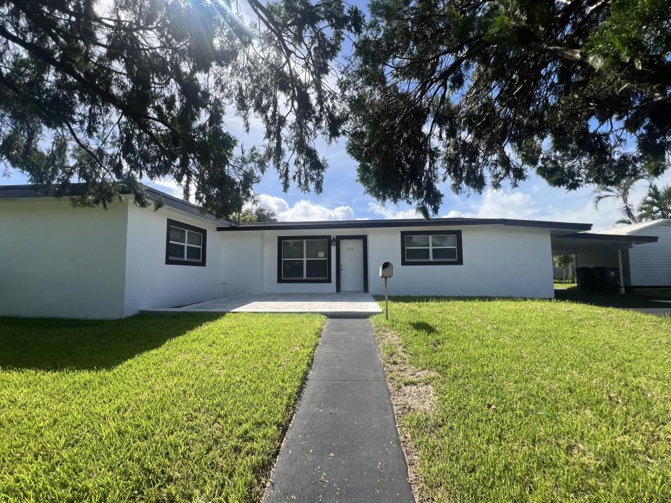 1319 Crest Drive, Lake Worth Beach, Florida 33461