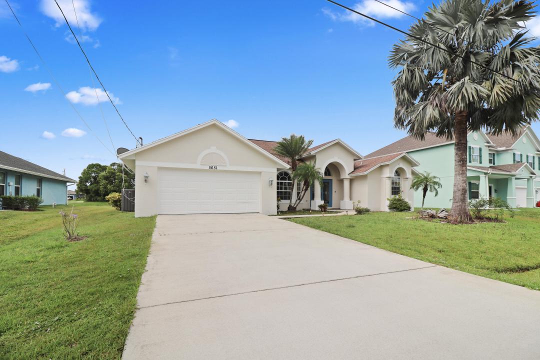 5651 NW North Crisona Circle, Port Saint Lucie, פלורידה 34986, ארצות הברית של אמריקה 
