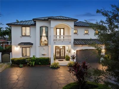 16533 NW 77th Path, Miami Lakes, Florida 33016, USA