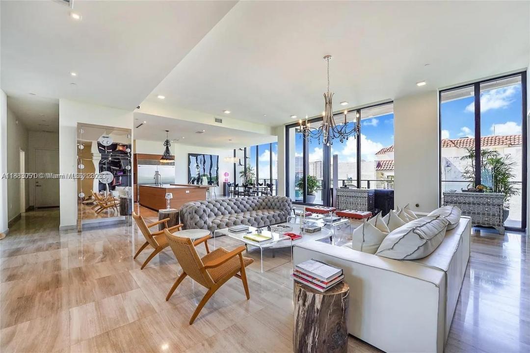 3581 E Glencoe St 605, Coconut Grove, Florida 33133, USA