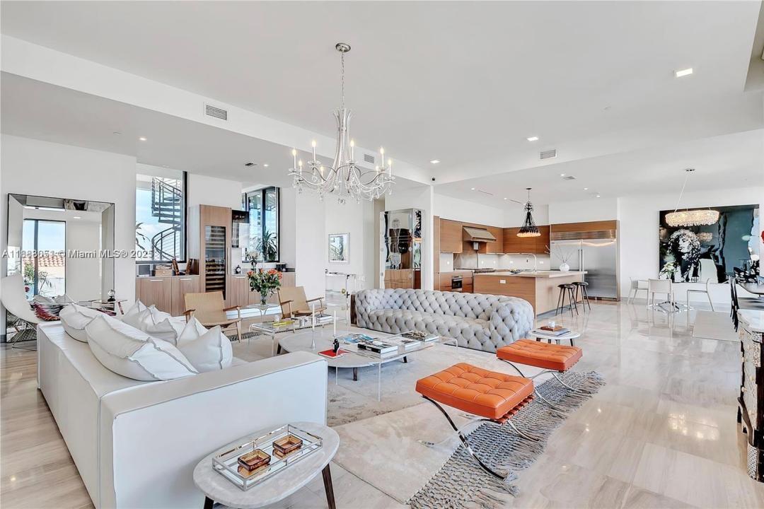 3581 E Glencoe St 605, Coconut Grove, Florida 33133, USA